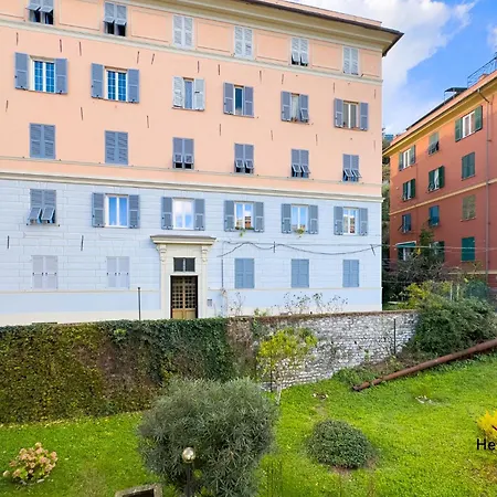 Centre Porto Antico 7min • Trains 4min *
